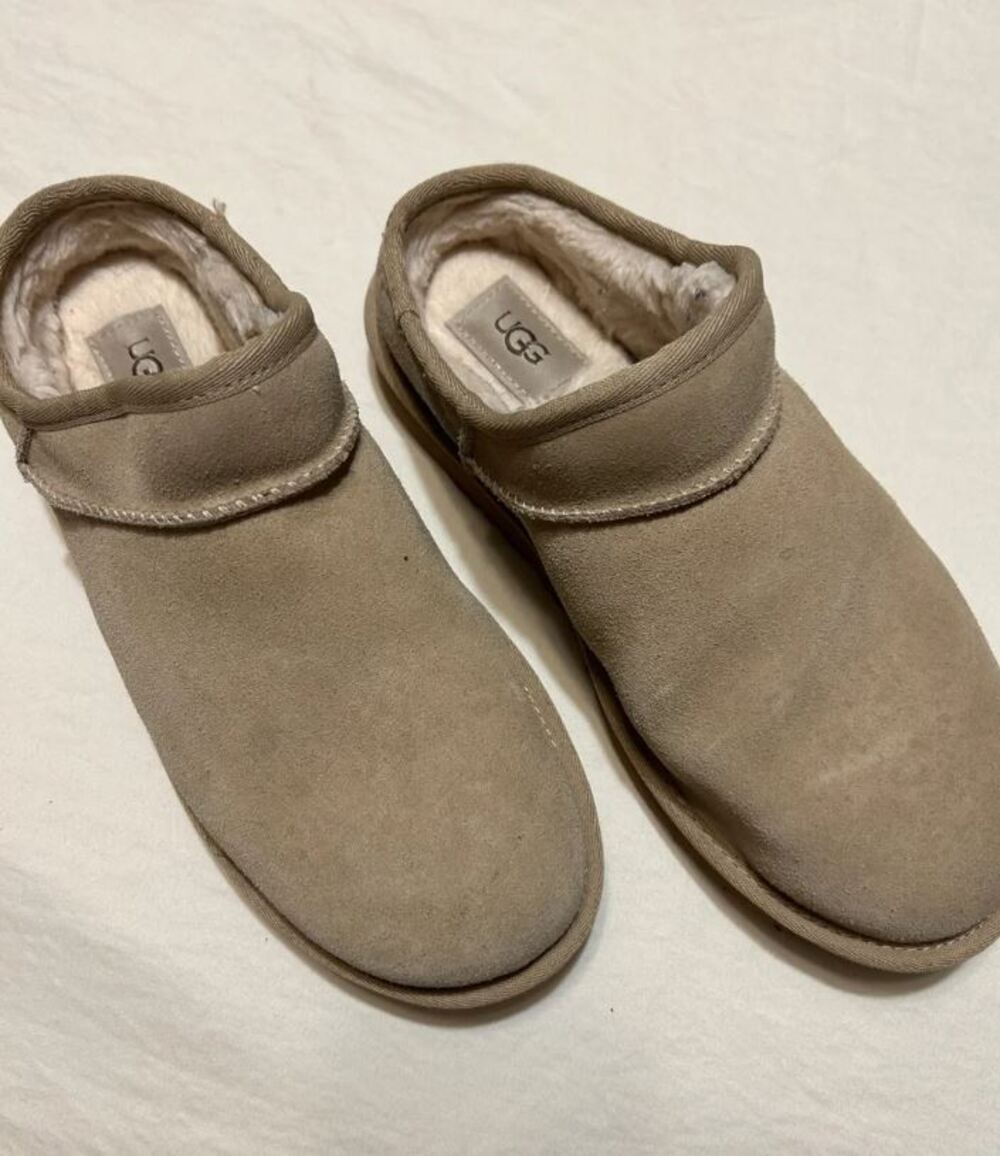 UGG Womens 9 Beige SUEDE SHEARLING SLIPON Classic Slipper Clogs